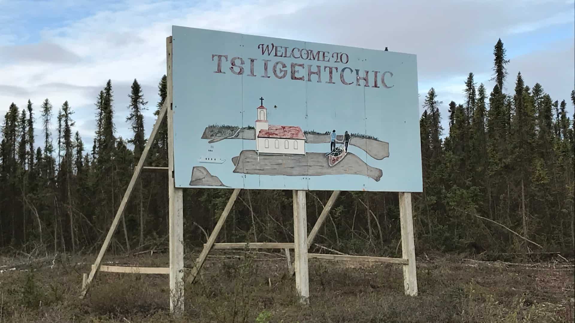 Welcome sign at the charter community of Tsiigehtchic