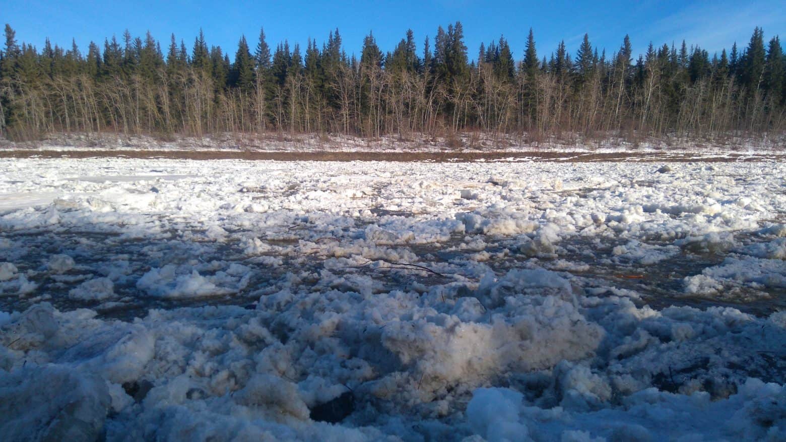 Hay River prepares for possible flood