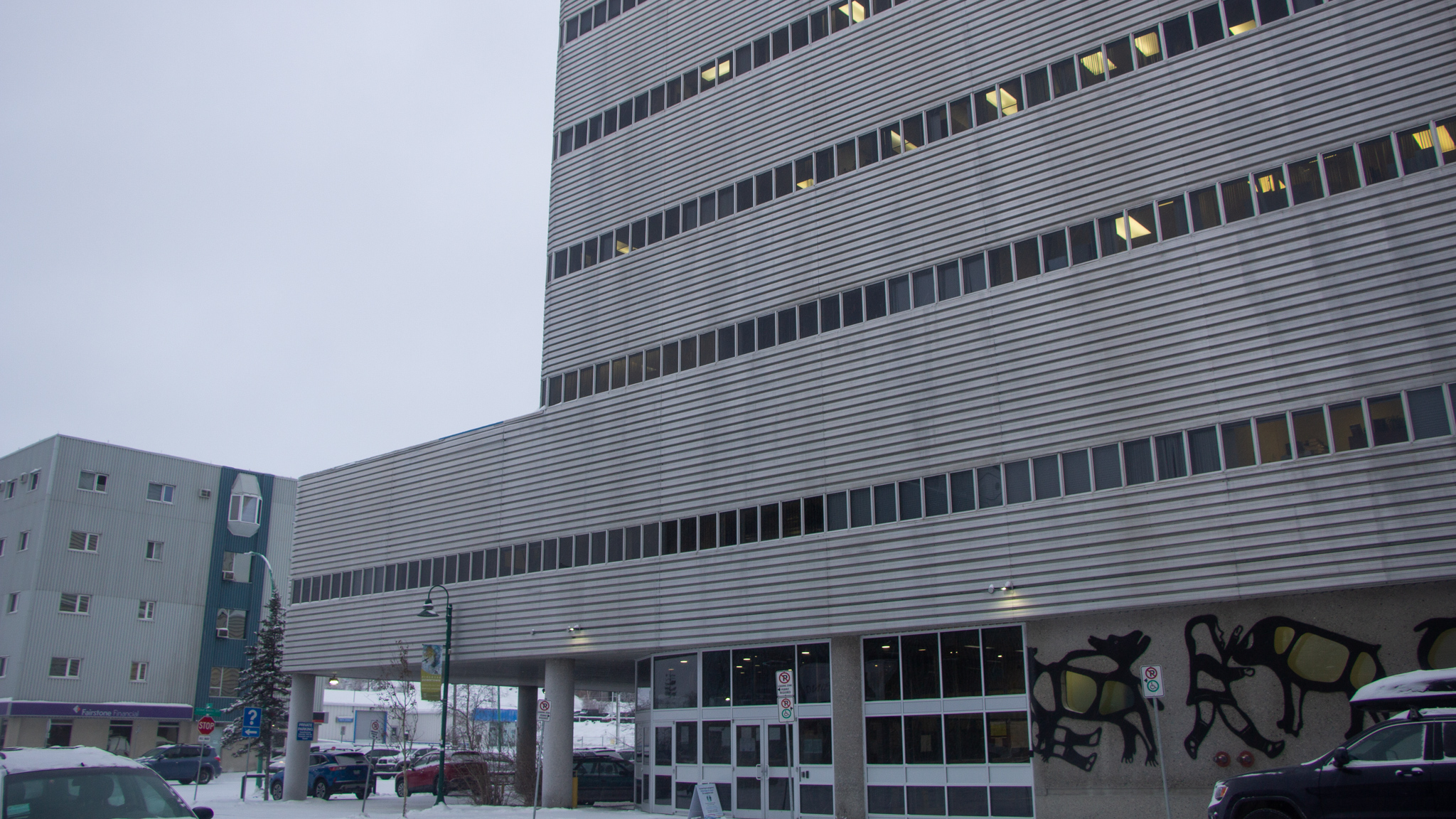 A file photo of the Yellowknife Courthouse. Luisa Esteban/ Cabin Radio.