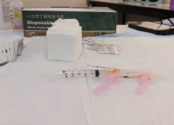 A file photo of the Moderna Covid-19 vaccine at a Yellowknife vaccine clinic in March 2021. Sarah Pruys/Cabin Radio
