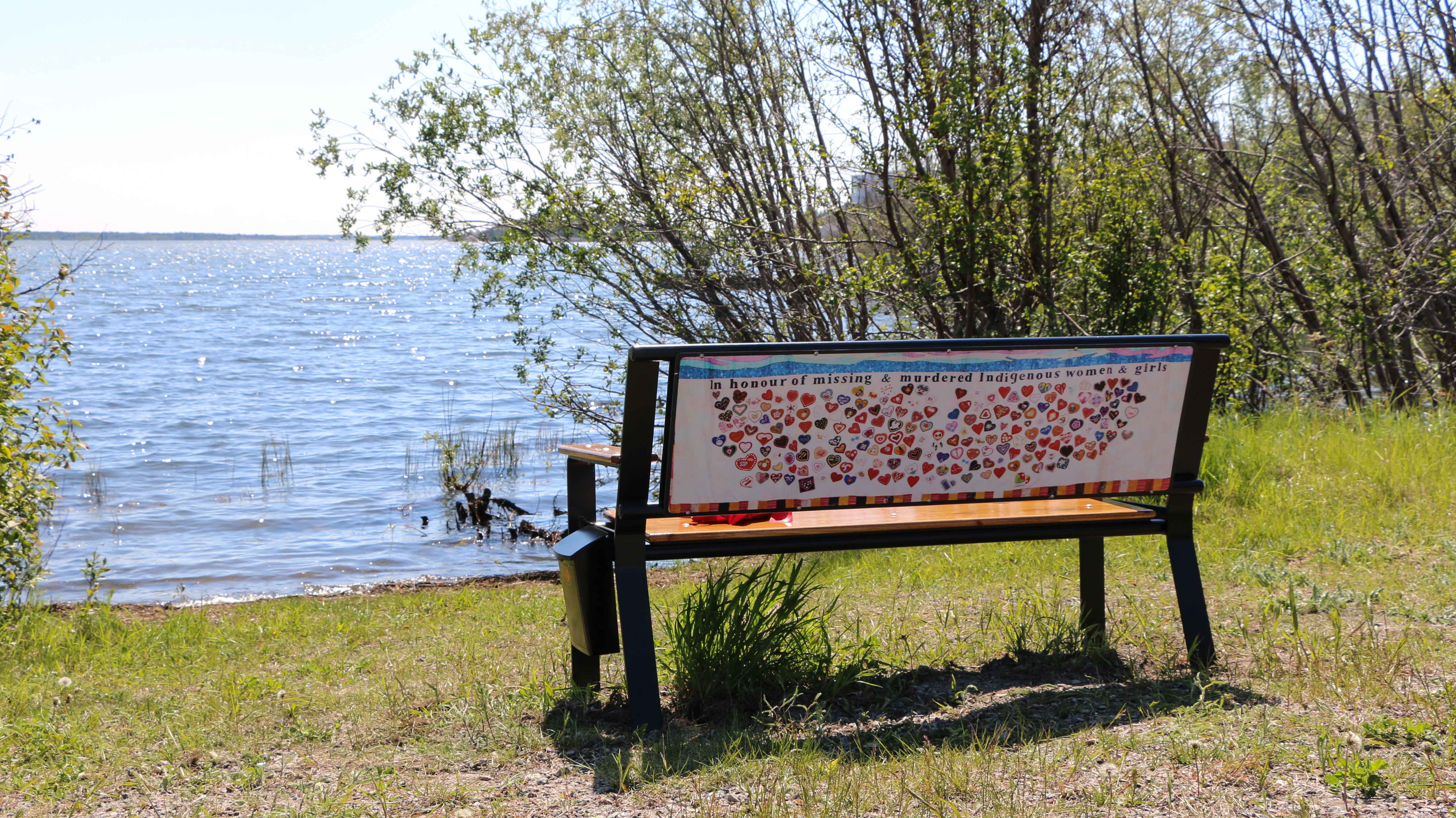 Benches at Rotary Park near the Dettah Ice Road entrance in Yellowknife commemorate Missing and Murdered Indigenous Women, Girls, and 2SLGBTQQIPA+ people. Meaghan Brackenbury/Cabin Radio