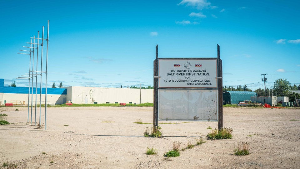 A sign identifies an empty lot as a future development area of the Salt River First Nation. Sarah Pruys/Cabin Radio