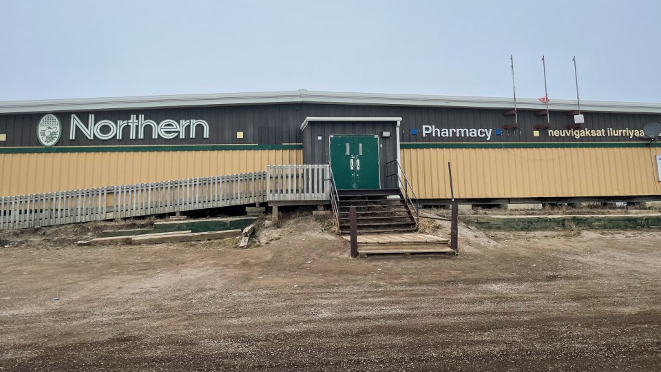 Photo of the Northern Store in Tuktoyaktuk. Luisa Esteban/ Cabin Radio.
