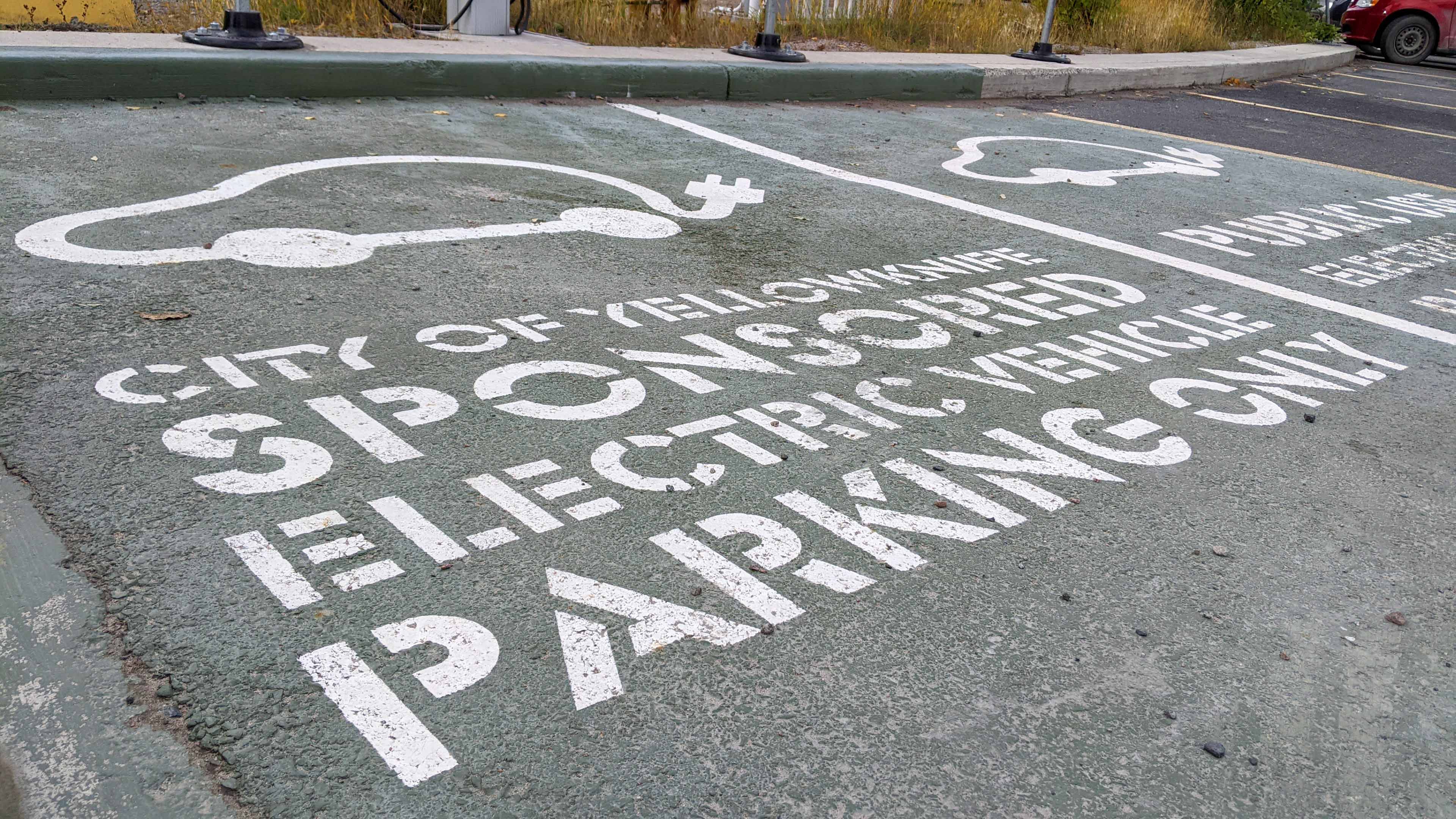 An electric vehicle charging station in Yellowknife in September 2021. Sarah Pruys/Cabin Radio