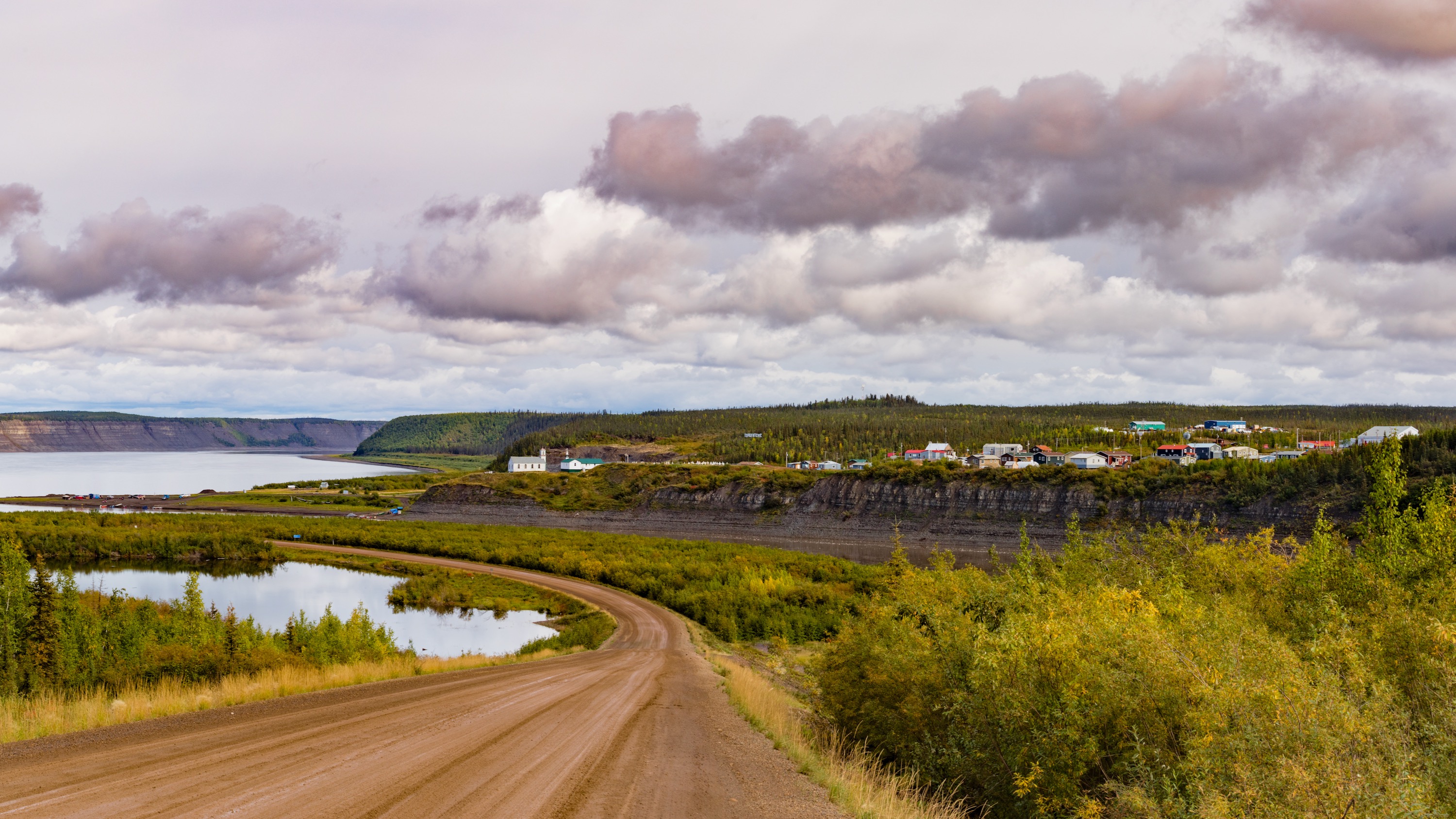 The Dempster Highway looking toward Tsiigehtchic and the Mackenzie River. Stephan Pietzko/Dreamstime