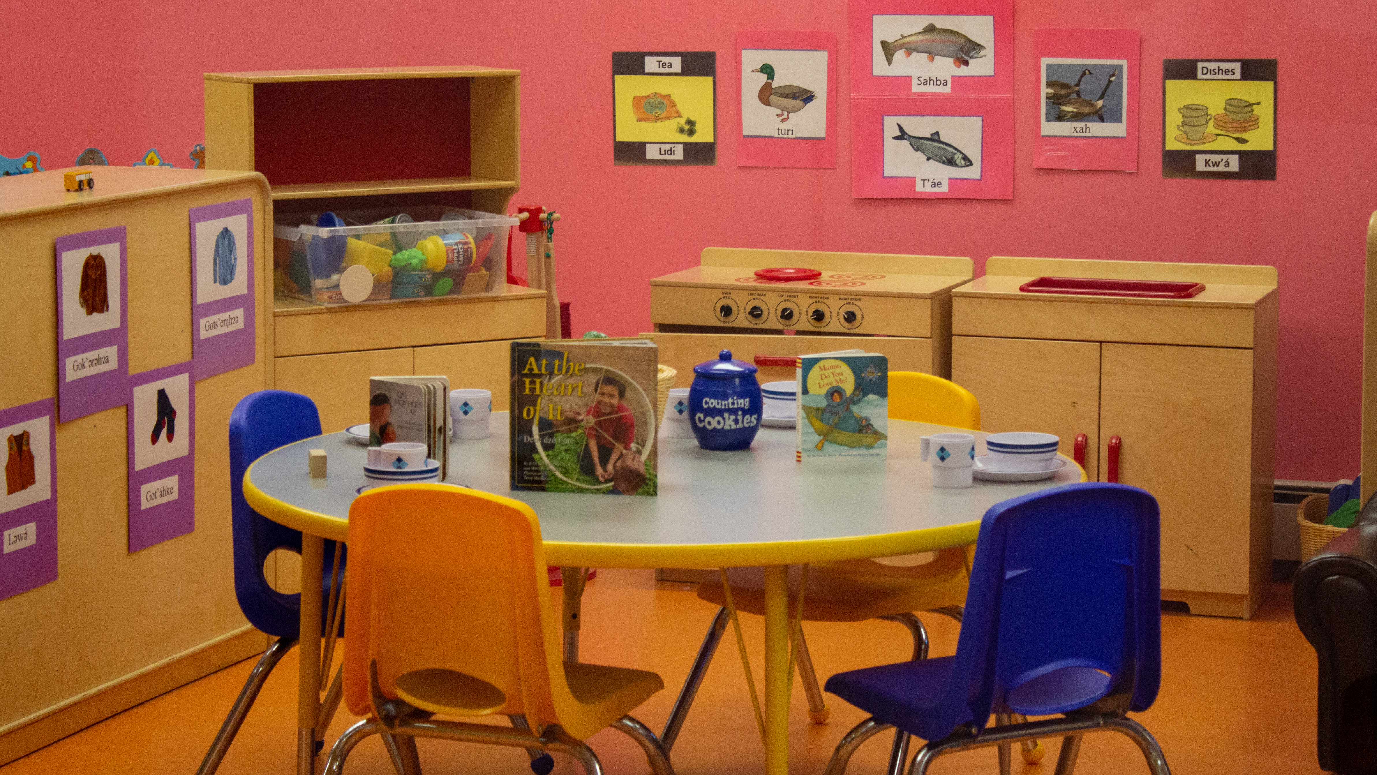 Inside a preschool and daycare building in Délı̨nę. Sarah Sibley/Cabin Radio