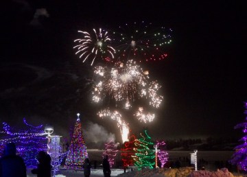 Fireworks on Yellowknife's Frame Lake on December 31, 2021