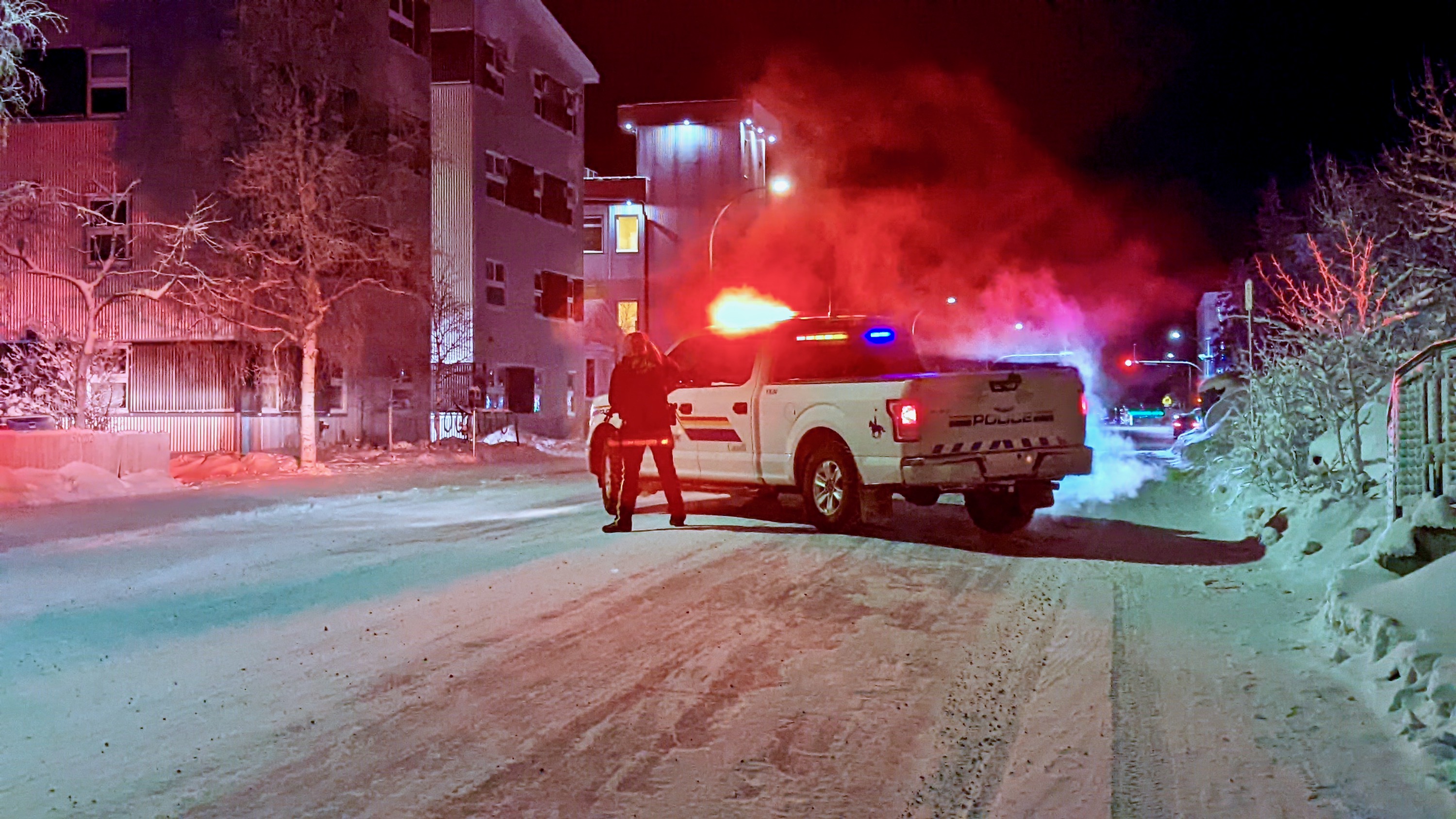 An RCMP officer outside Yellowknife's Grayling Manor on the morning of January 7, 2022