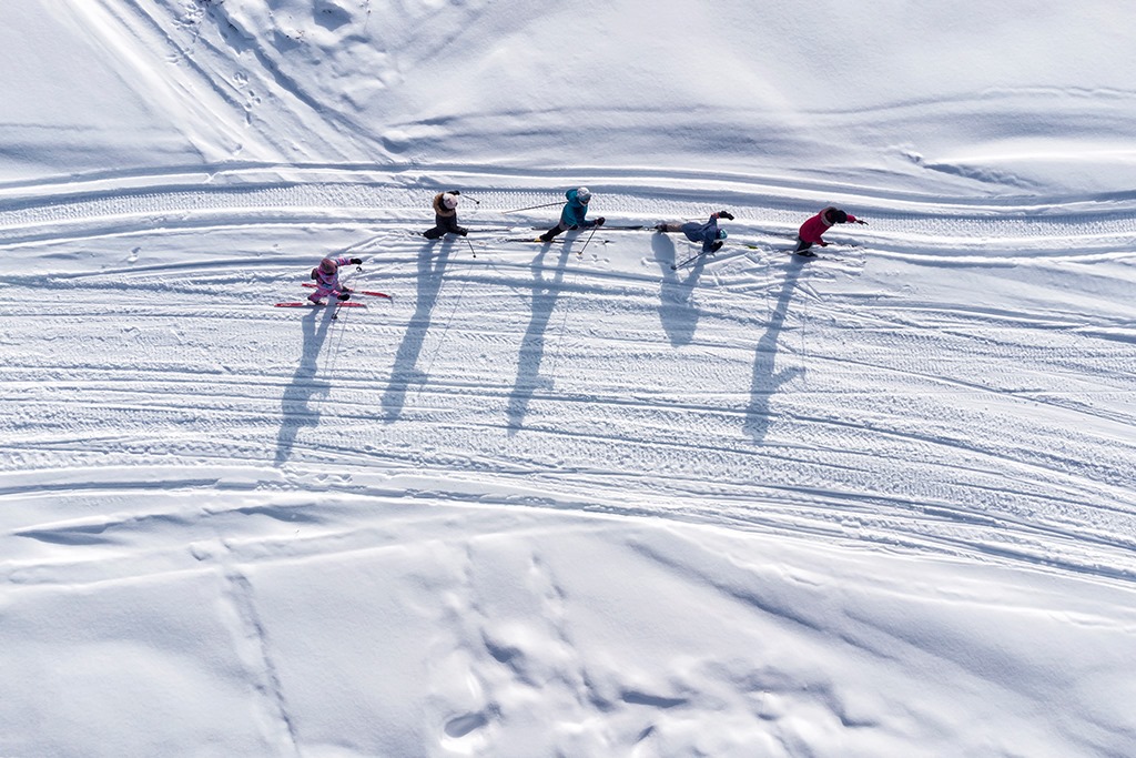 Cross-country skiers in Fort Providence