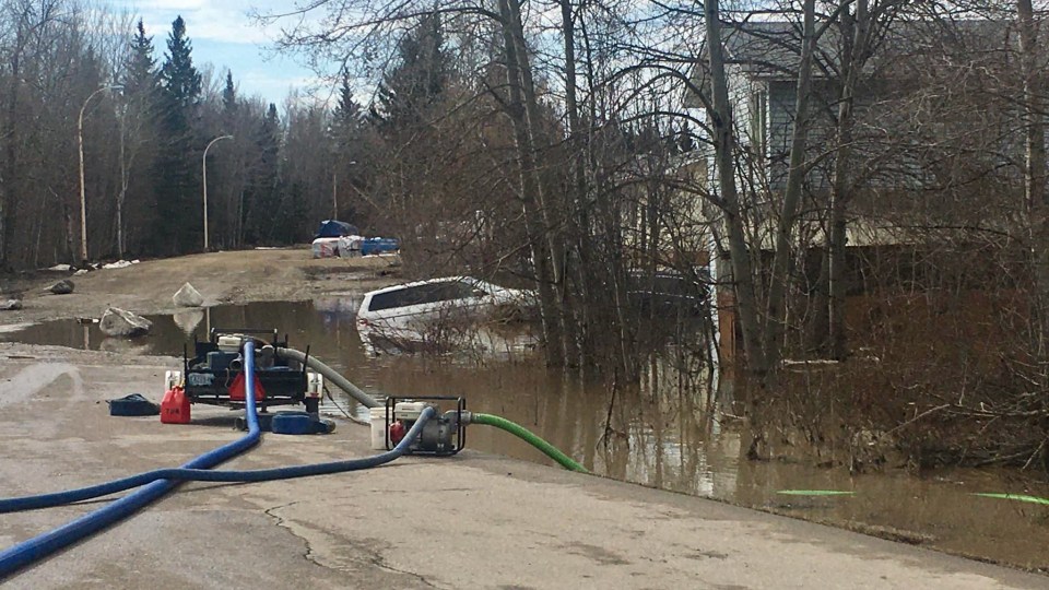 Flooding in Hay River on the afternoon of May 12, 2022. Photo: Giang Truong