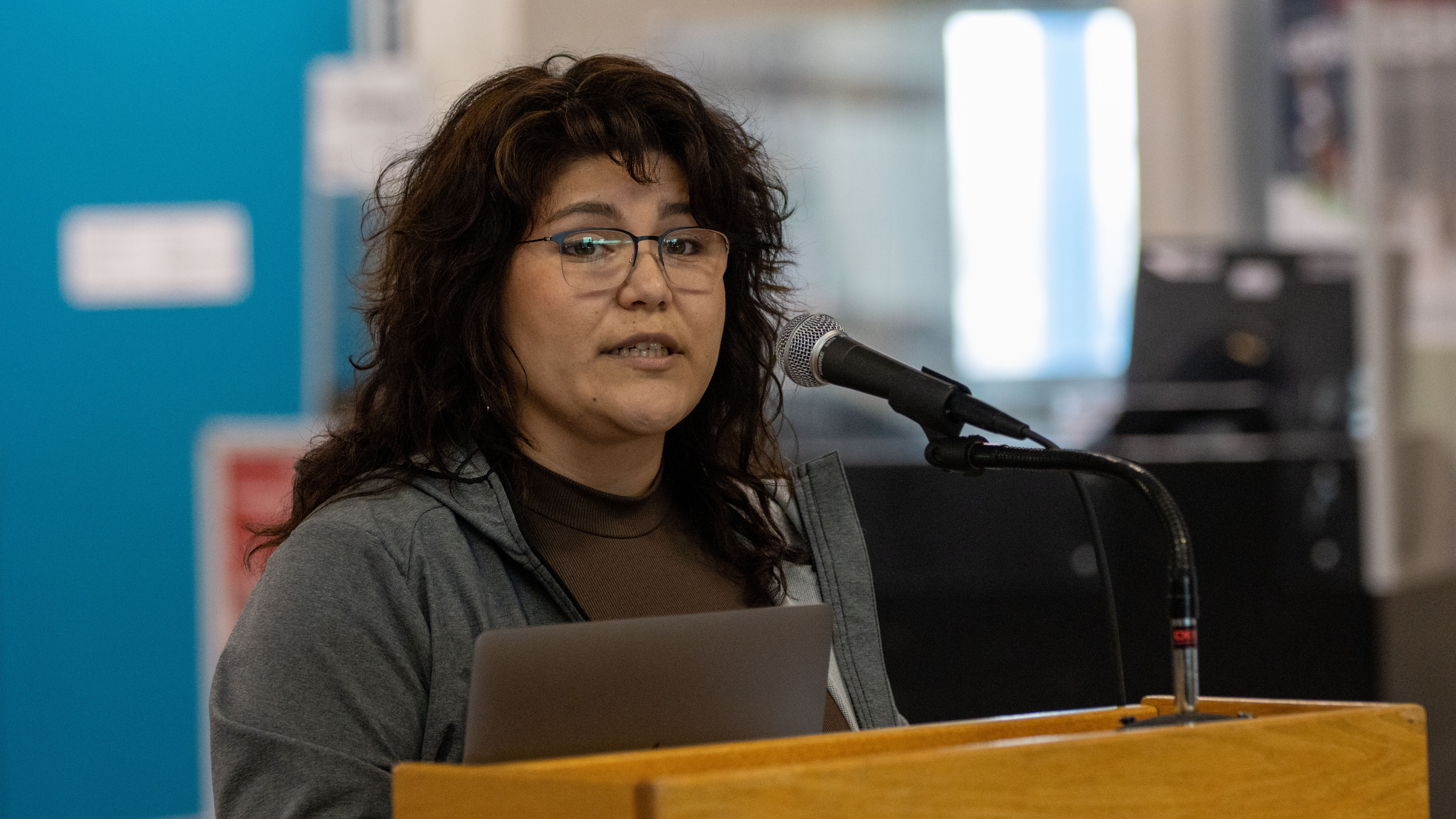 Stacie Smith speaks at Yellowknife Airport on May 10, 2022