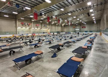 Cots for evacuees at Yellowknife's multiplex