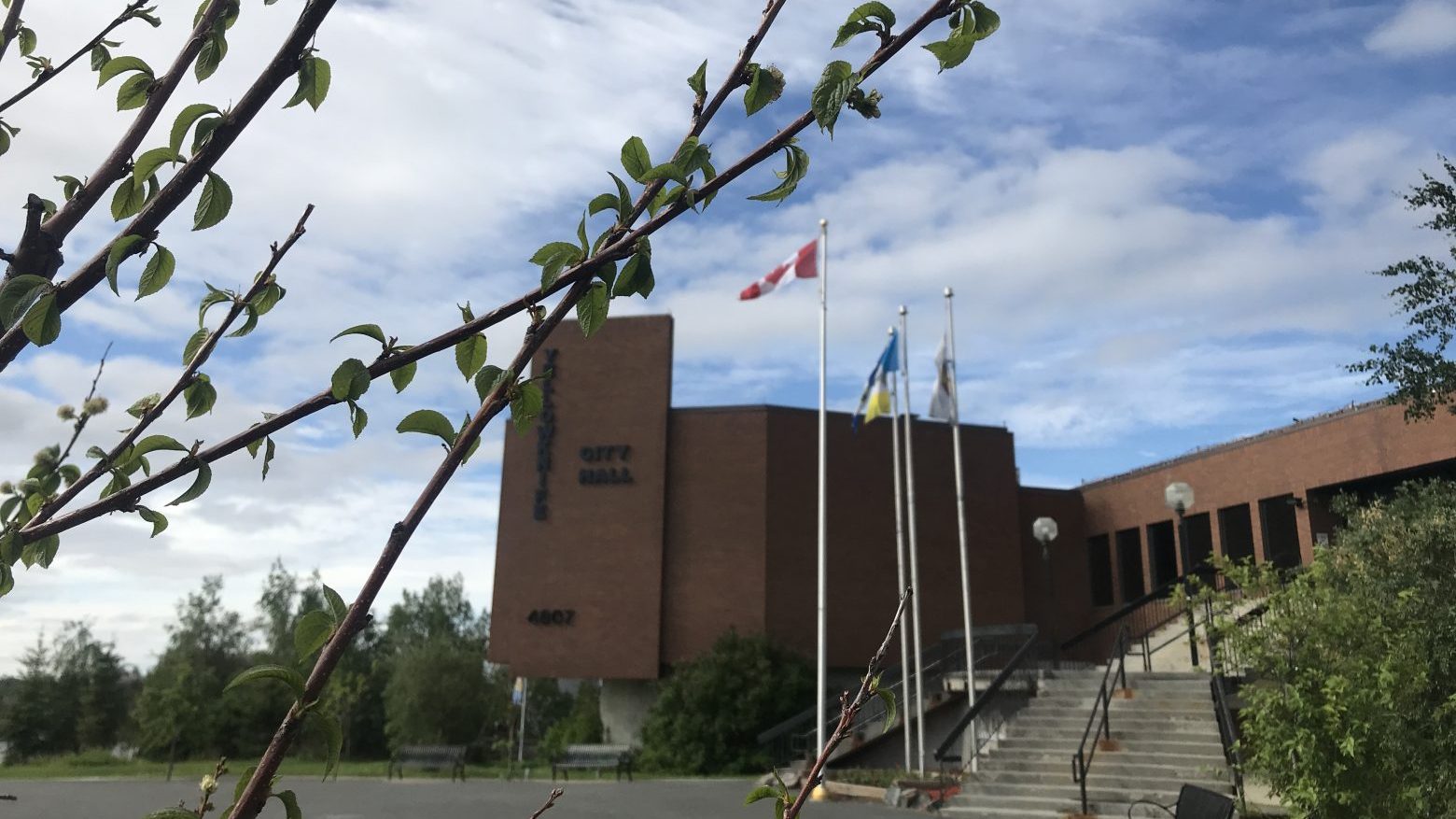 A file photo of Yellowknife City Hall. Emily Blake/Cabin Radio