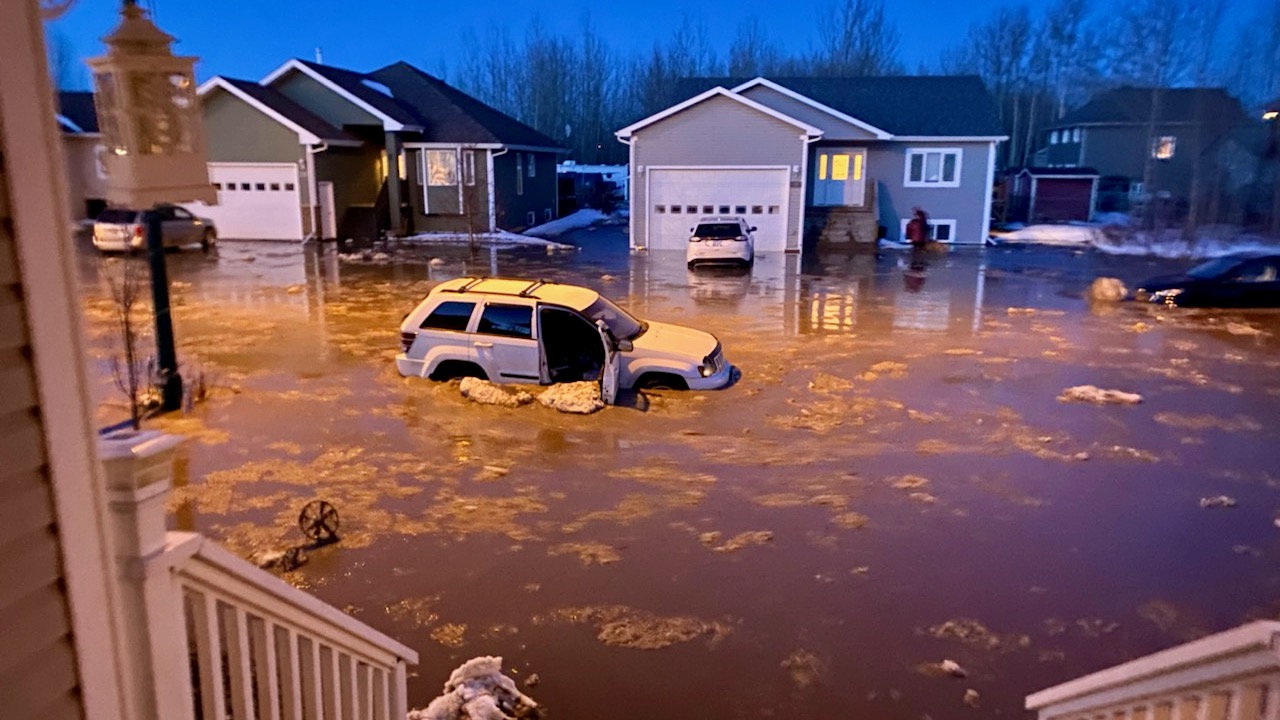 Flooding on Cranberry Crescent, Hay River