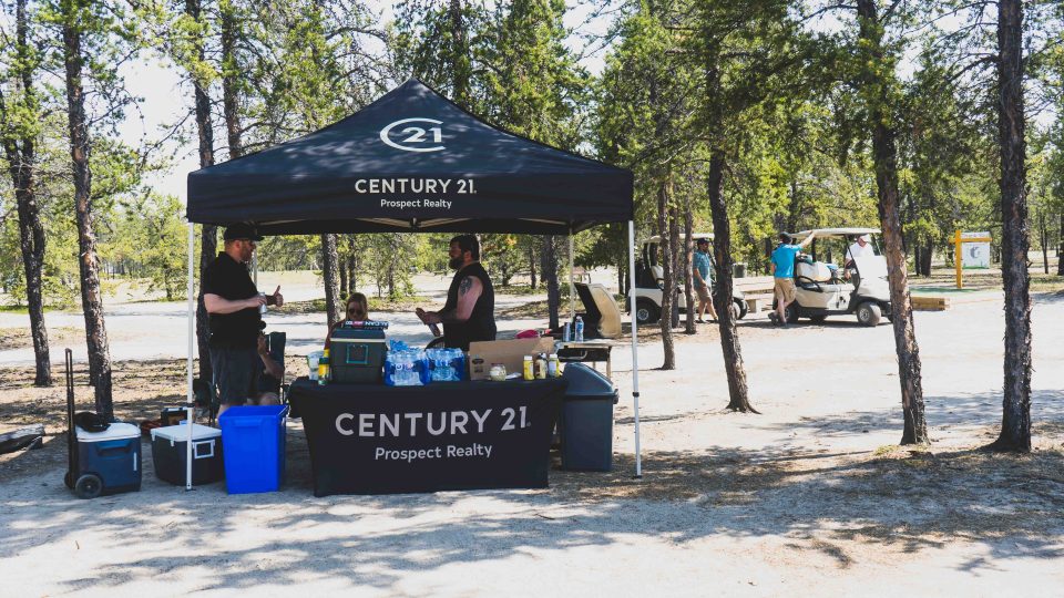 Century 21 staff and volunteers hosted a BBQ on the course. Sarah Pruys/Cabin Radio