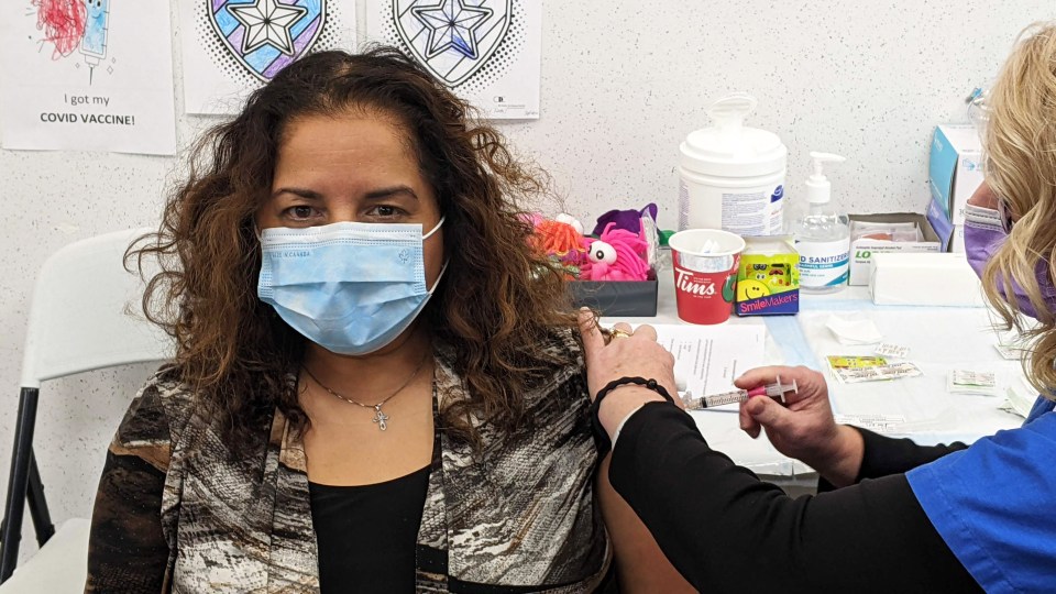 Dr Kami Kandola receives her flu vaccine on October 14, 2022. Sarah Pruys/Cabin Radio