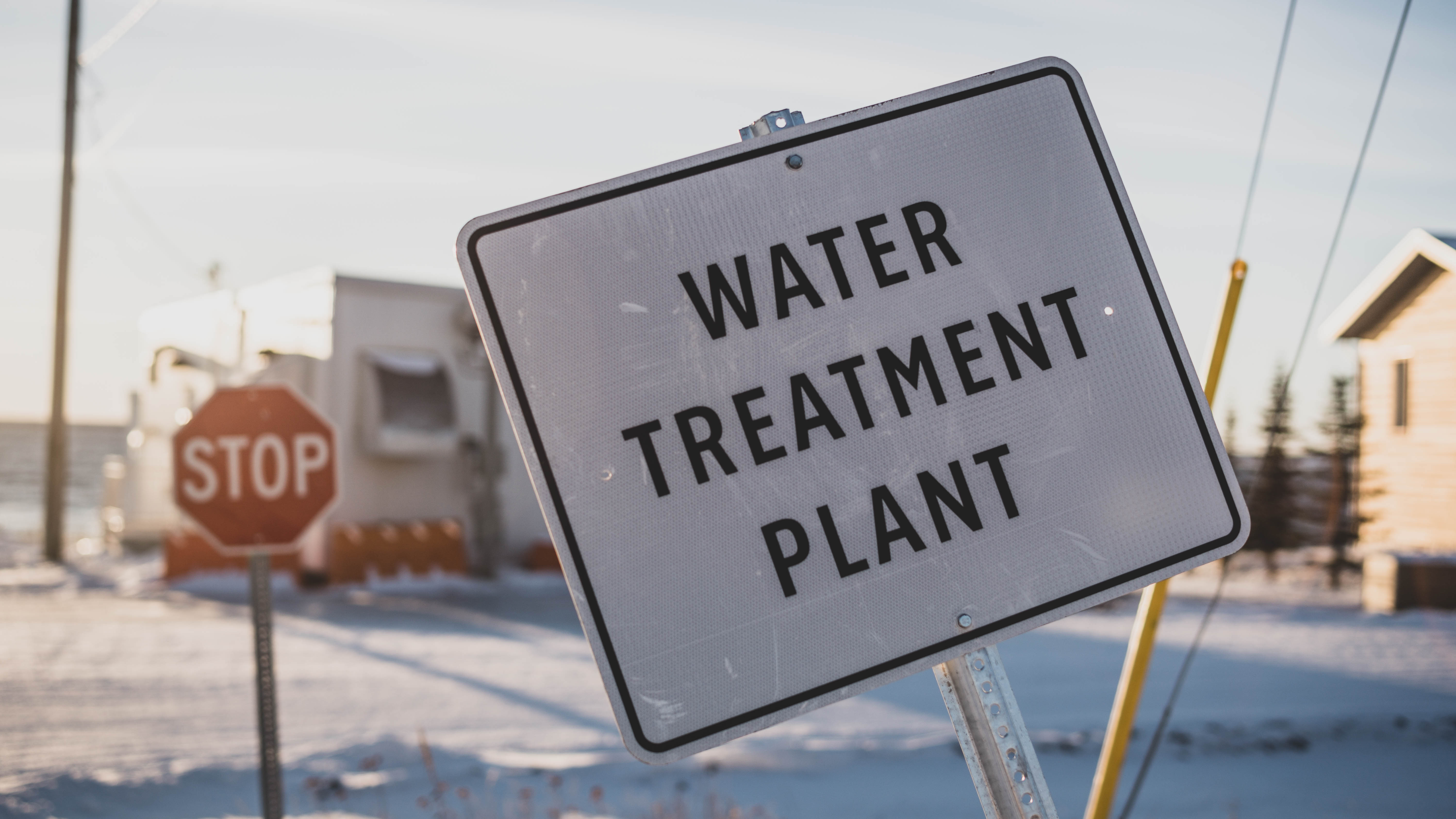 A sign for the water treatment plant in Délı̨nę. Sarah Pruys/Cabin Radio