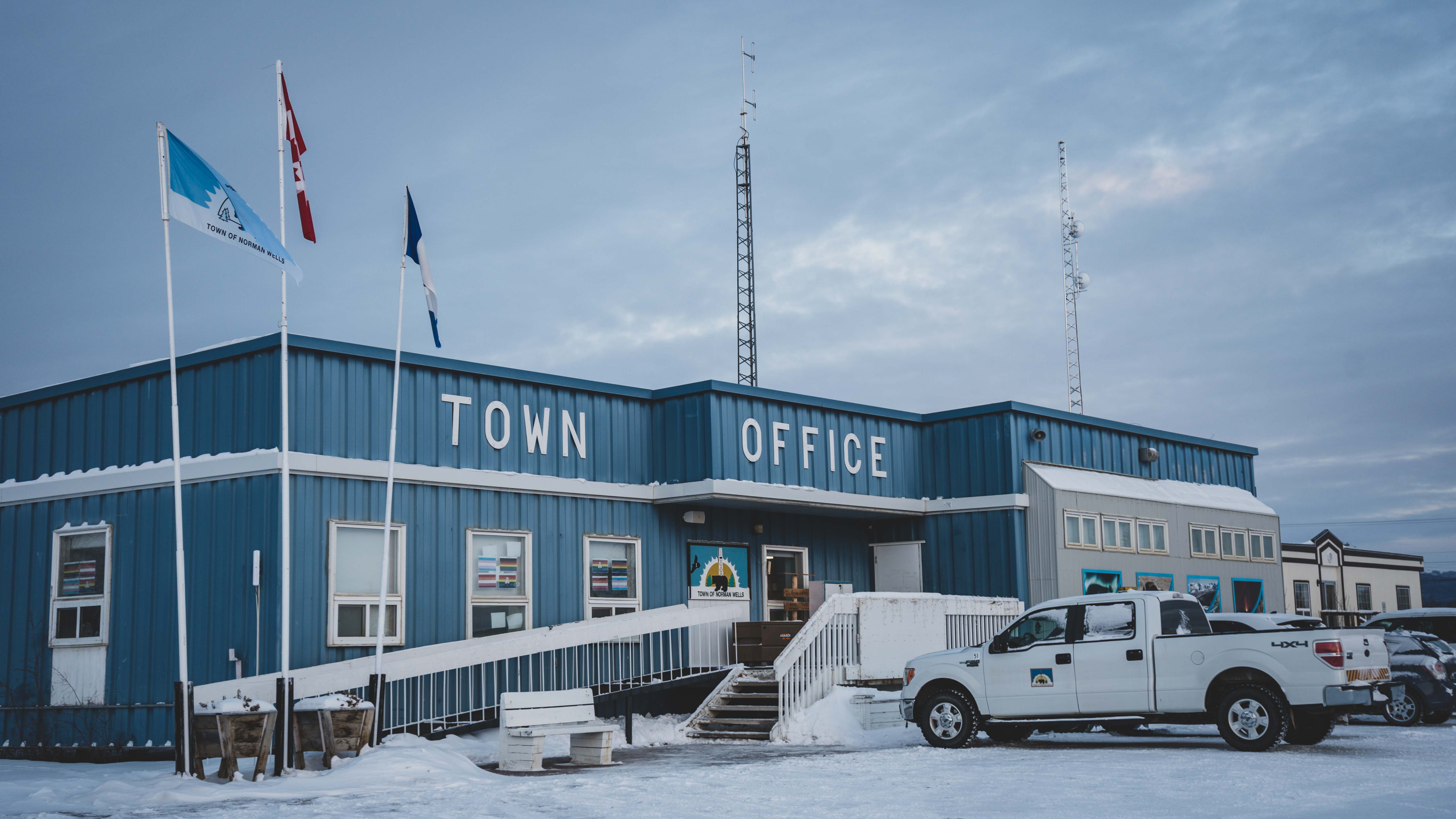 The Norman Wells town office. Sarah Pruys/Cabin Radio