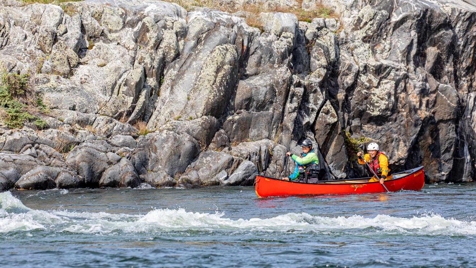A canoe course on Tartan Rapids on the Yellowknife River. Julien Schroder/Jackpine Paddle
