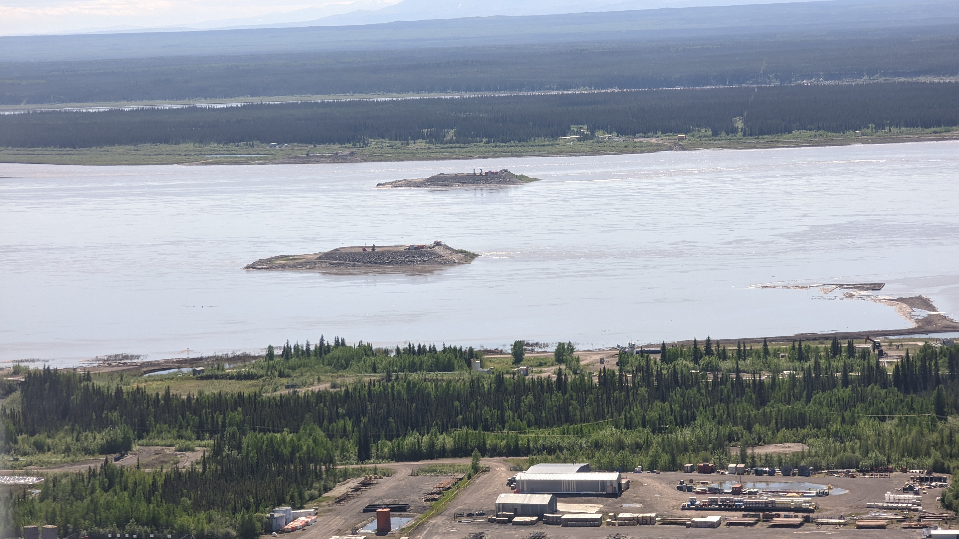 Artificial islands in the Mackenzie River at Norman Wells. Ollie Williams/Cabin Radio