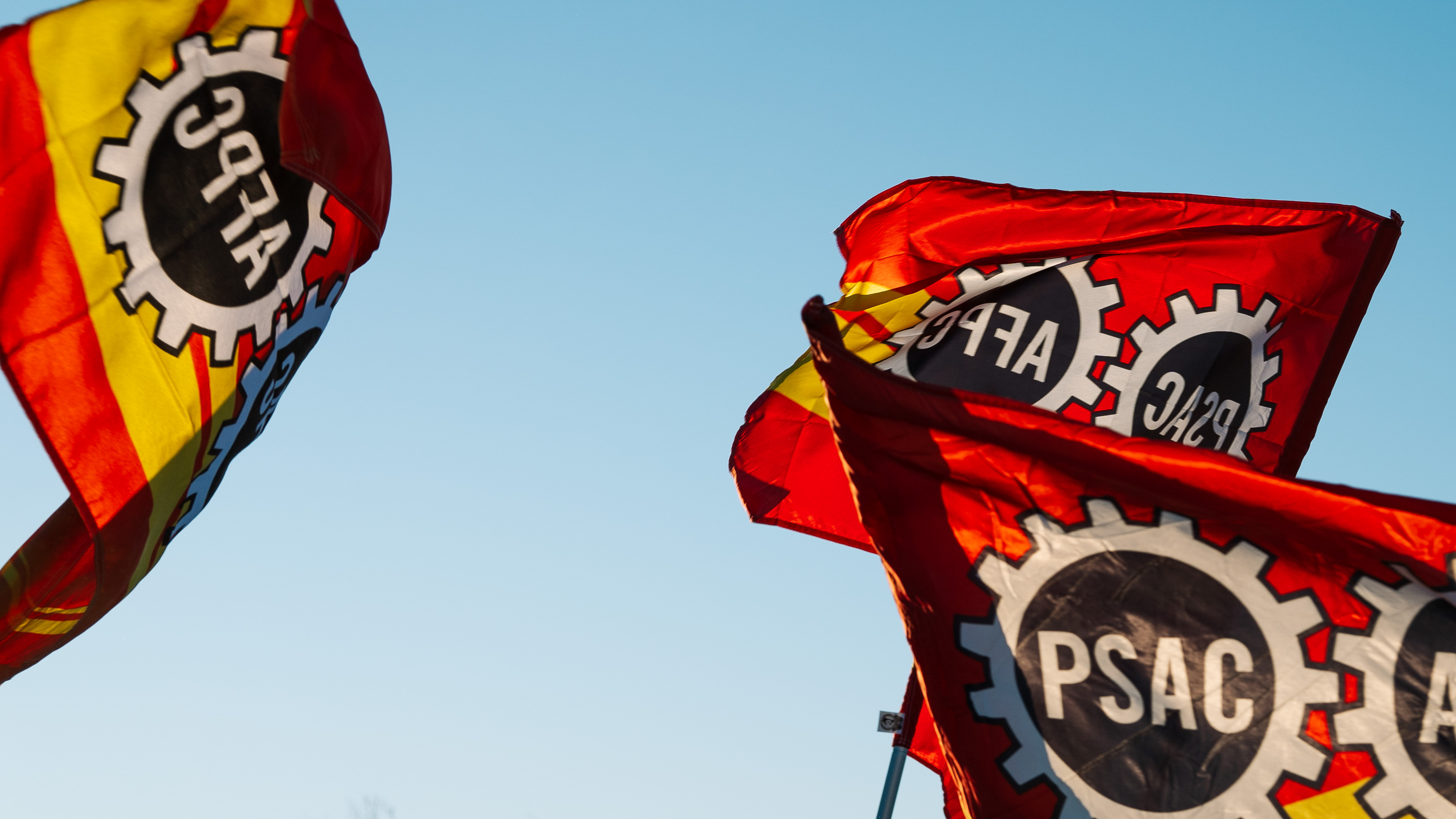 Public Service of Alliance flags at a Yellowknife picket line in February 2023