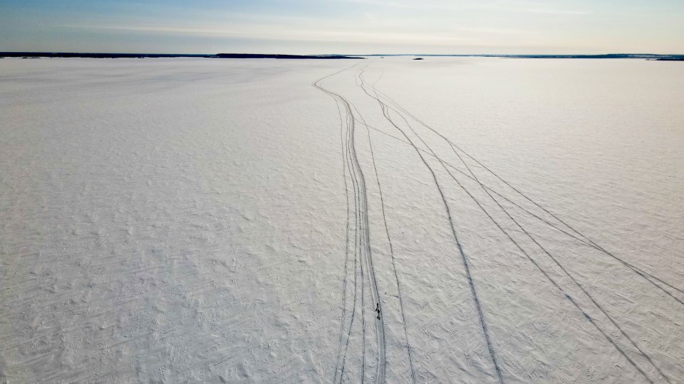 The two skiers, just visible at the bottom of the picture, during their journey