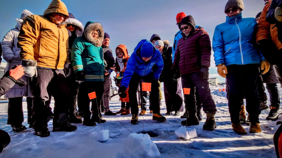 The governor general and German president take part in an ice monitoring session