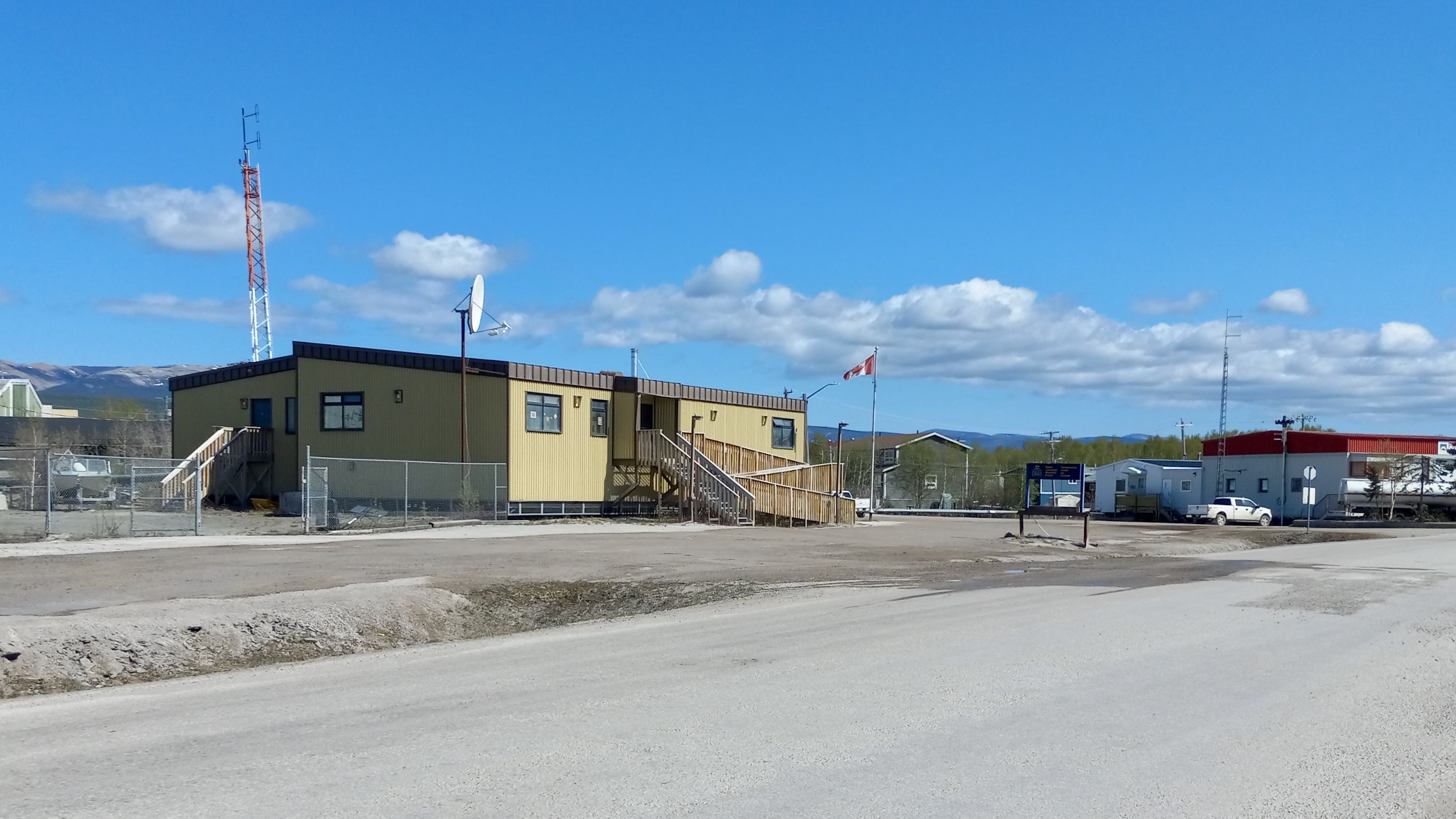 The RCMP office in Norman Wells. Chloe Williams/Cabin Radio