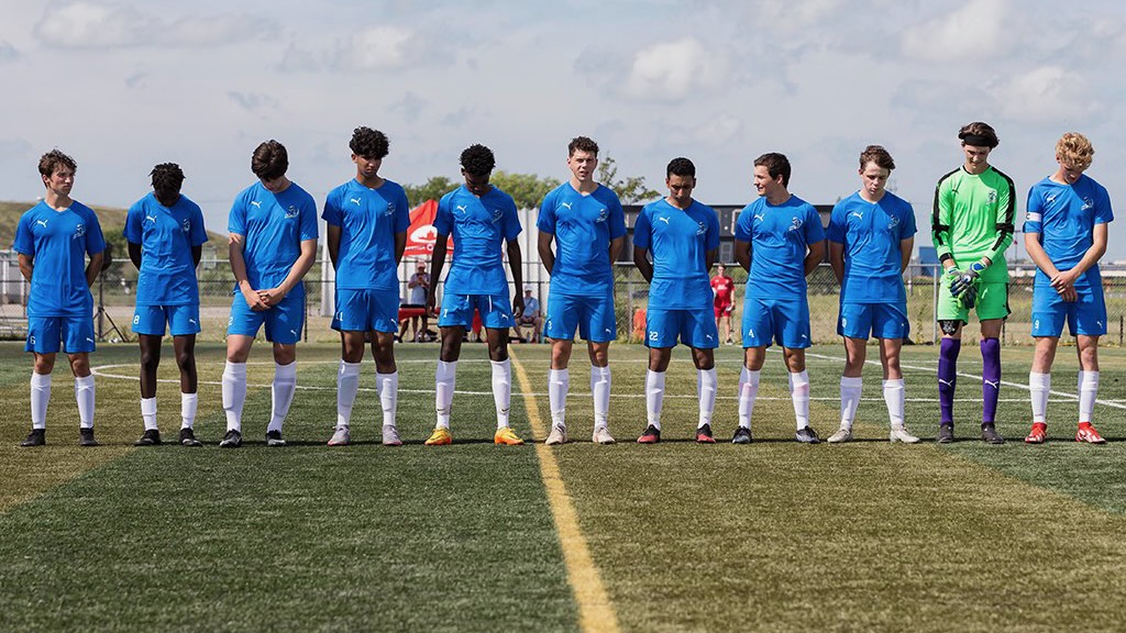 Team NT's male soccer players line up ahead of their opening game at the 2022 Canada Games in Niagara. Thorsten Gohl/Team NT