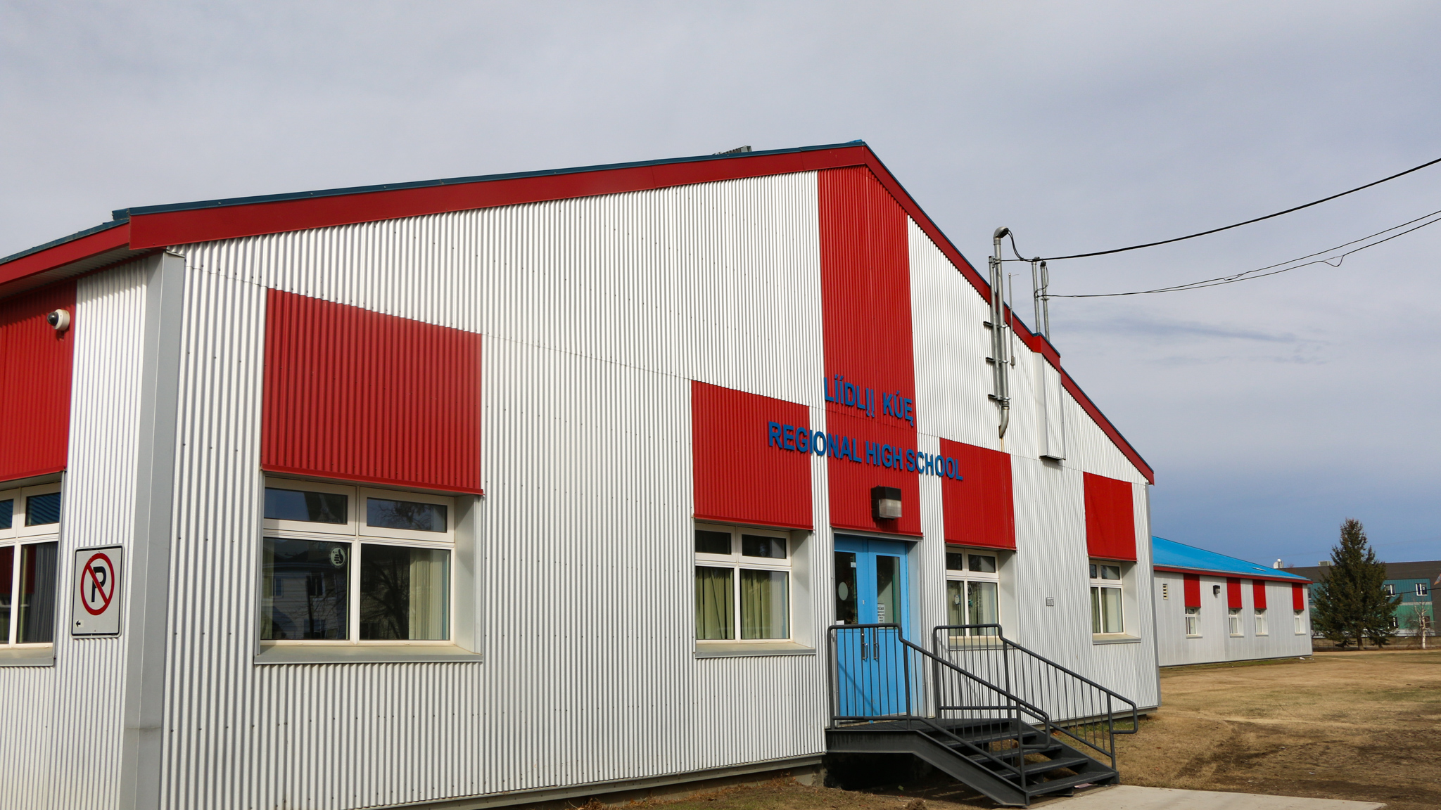 Łı́ı́dlı̨ı̨ Kų́ę́ Regional High School in May 2023. Megan Miskiman/Cabin Radio