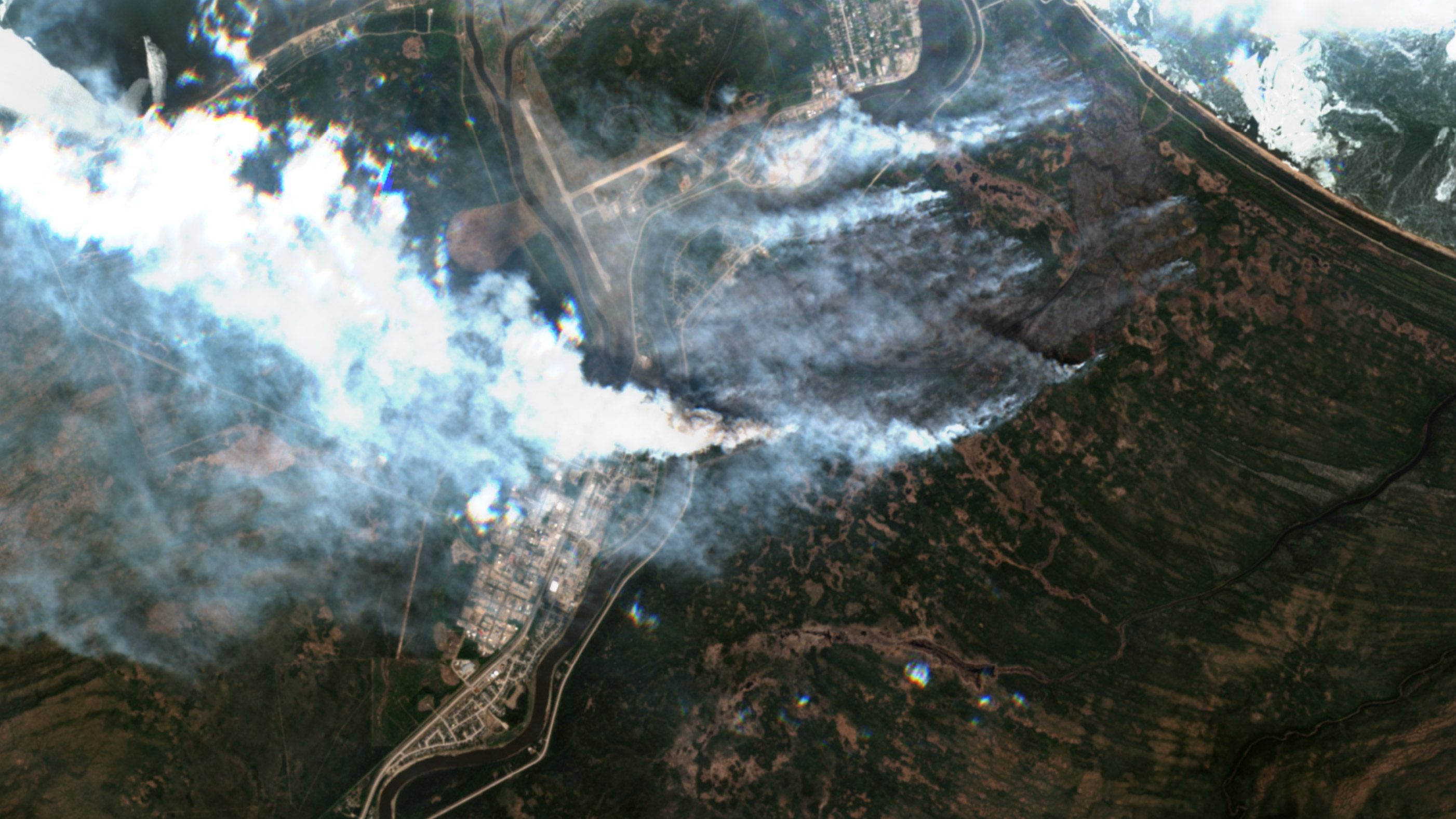 Estén atentos a las noticias a medida que surjan imágenes satelitales del incendio Hay River-KFN