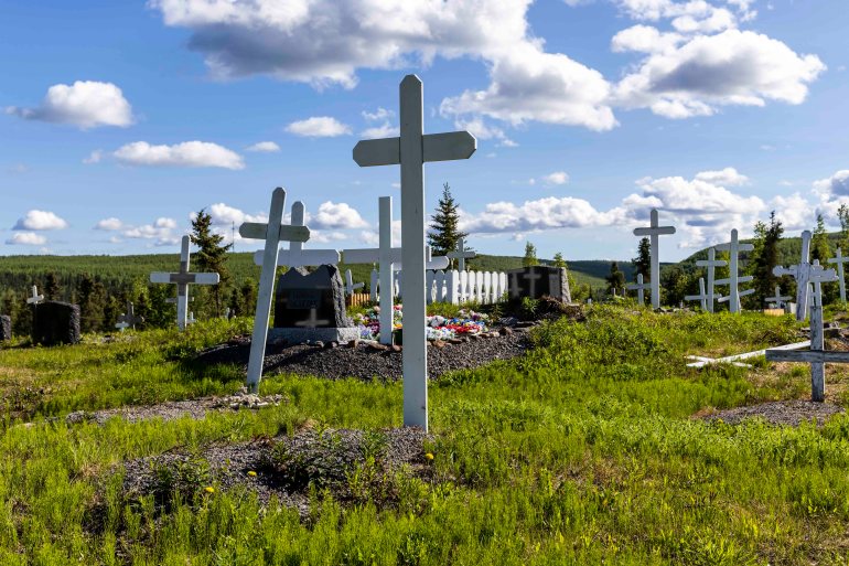 An unmarked white cross inside Inuvik's cemetery on an afternoon in June 2023. Ollie Williams/Cabin Radio