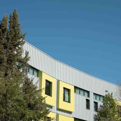 École Įtłʼo in June 2023. Sarah Pruys/Cabin Radio