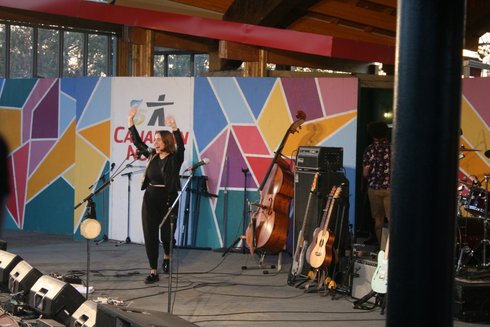 Serena Ryder arrives on the main stage on Saturday. Emma Stuart-Kiss/Cabin Radio