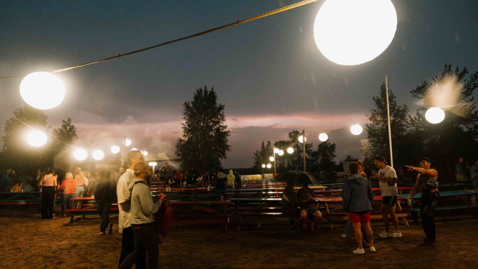 A sliver of a sunset appears in the distance at YK Pride’s Sunset Soiree event at the Folk on the Rocks beer garden site. Sarah Pruys/Cabin Radio