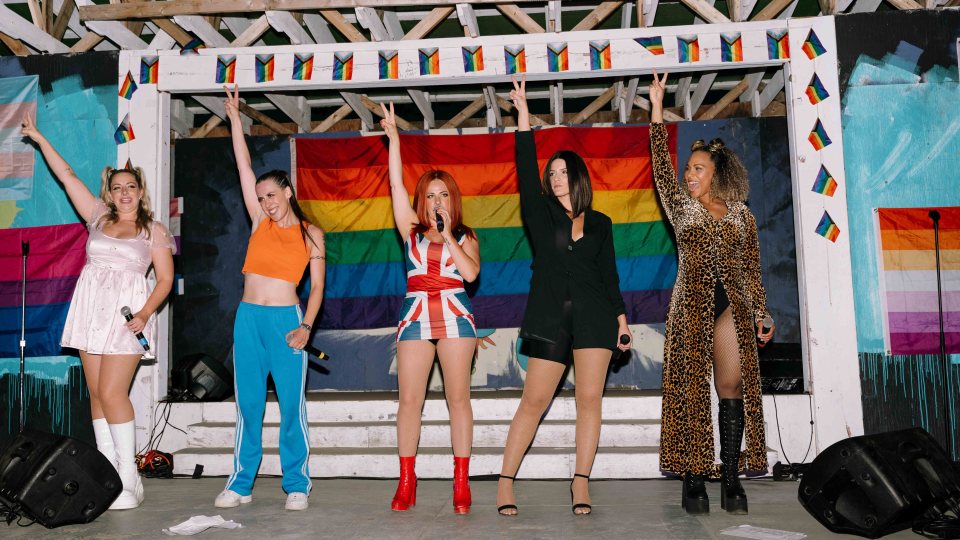 A Spice Girls tribute band, Wannabe, had the crowd up and dancing throughout their whole set. Sarah Pruys/Cabin Radio