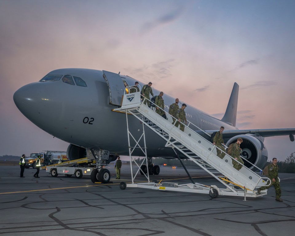 Canadian Armed Forces soldiers from 2e Battalion, Royal 22e Régiment, arrive in Yellowknife via a CC-150 Polaris aircraft to support Operation Lentus on August 14, 2023. Photo: Master Corporal Alana Morin, Joint Task Force North, Canadian Armed Forces
