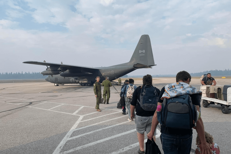 Evacuees head to an aircraft at Hay River's airport. Photo: Town of Hay River