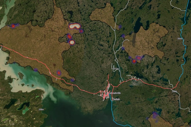 A screenshot of Cabin Radio's live fire map from August 25, 2023. Photo: https://cabinradio.ca/137696/news/yellowknife/fire-map/