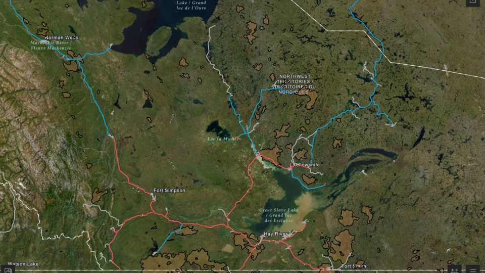 A screenshot of Cabin Radio's live fire map from August 25, 2023. Photo: https://cabinradio.ca/137696/news/yellowknife/fire-map/