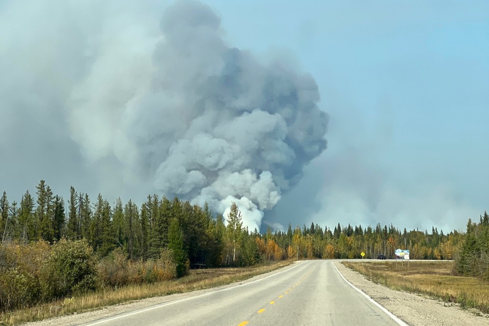 A wildfire smoke plume by the side of Highway 1 south of Enterprise on September 10, 2023. Photo: Llyanina Lora
