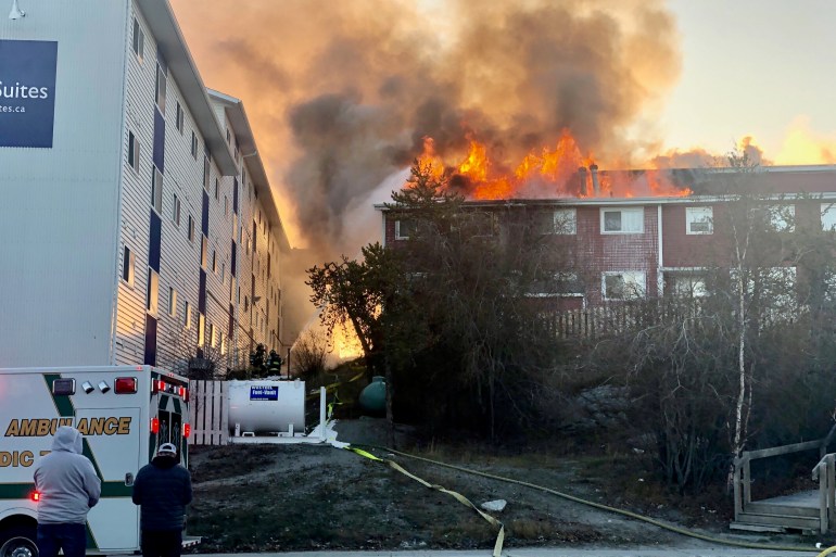A fire at Yellowknife's Garden Townhomes on October 21, 2023. Emily Blake/Cabin Radio