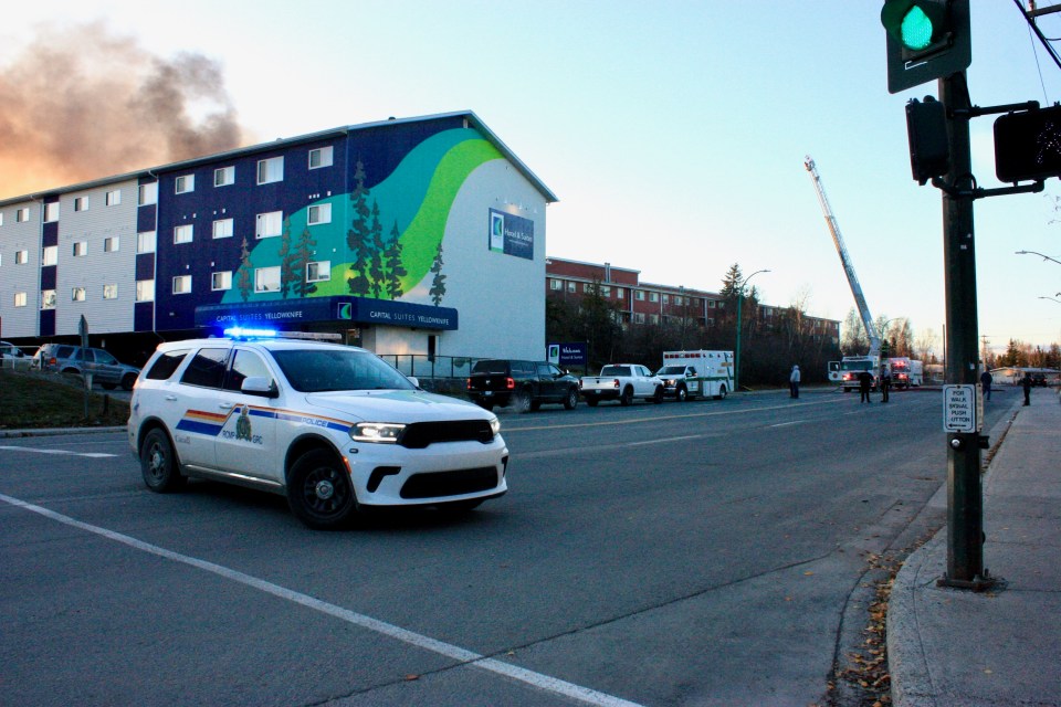 A police vehicle closed off Franklin Avenue. Emily Blake/Cabin Radio