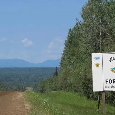 A sign at the entrance of Fort Liard. Photo: Acho Dene Koe First Nation