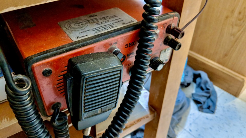 A bush radio at Pi's home. Ollie Williams/Cabin Radio