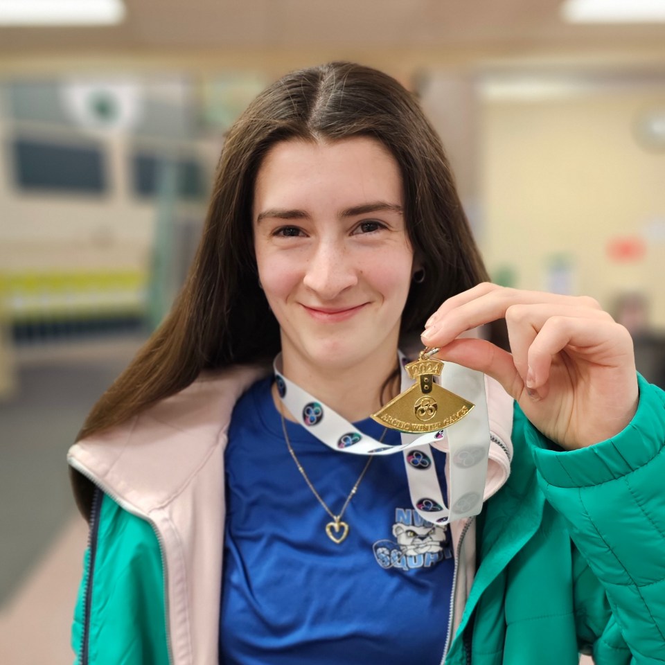 Carys Lyall with her gold ulu. Ollie Williams/Team NT