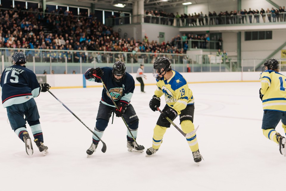 A packed house for the NWT-Alaska U18 hockey final. Sarah Pruys/Team NT