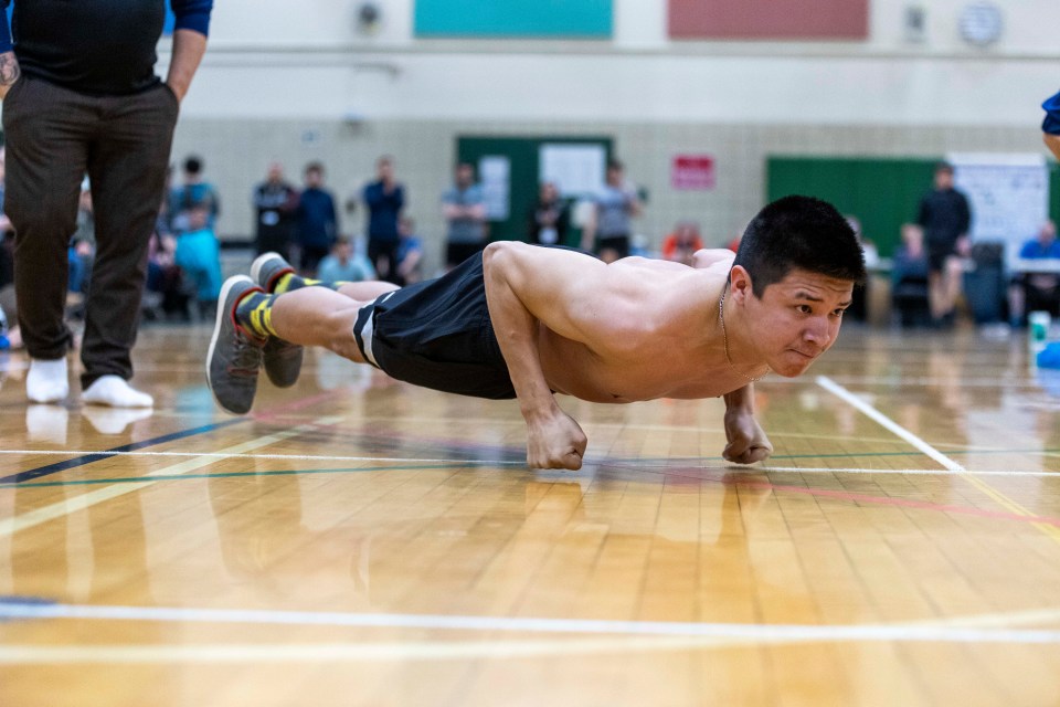 Underwood Day competes for Team NT in knuckle hop at the 2024 Arctic Winter Games. Ollie Williams/Team NT