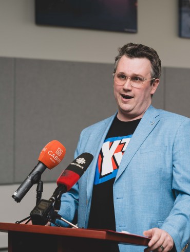 Garett Cochrane speaks at a press conference in 2024. Sarah Pruys/Cabin Radio