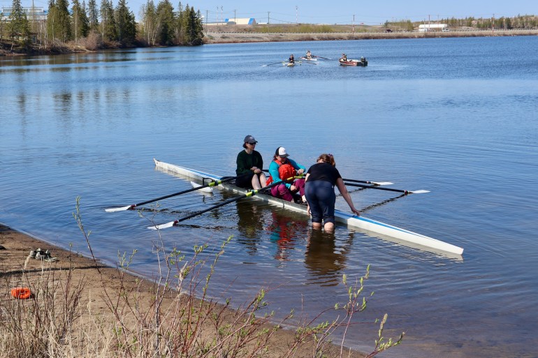Rowers during a come-try-rowing day in Yellowknife. Elke Sorensen/Cabin Radio
